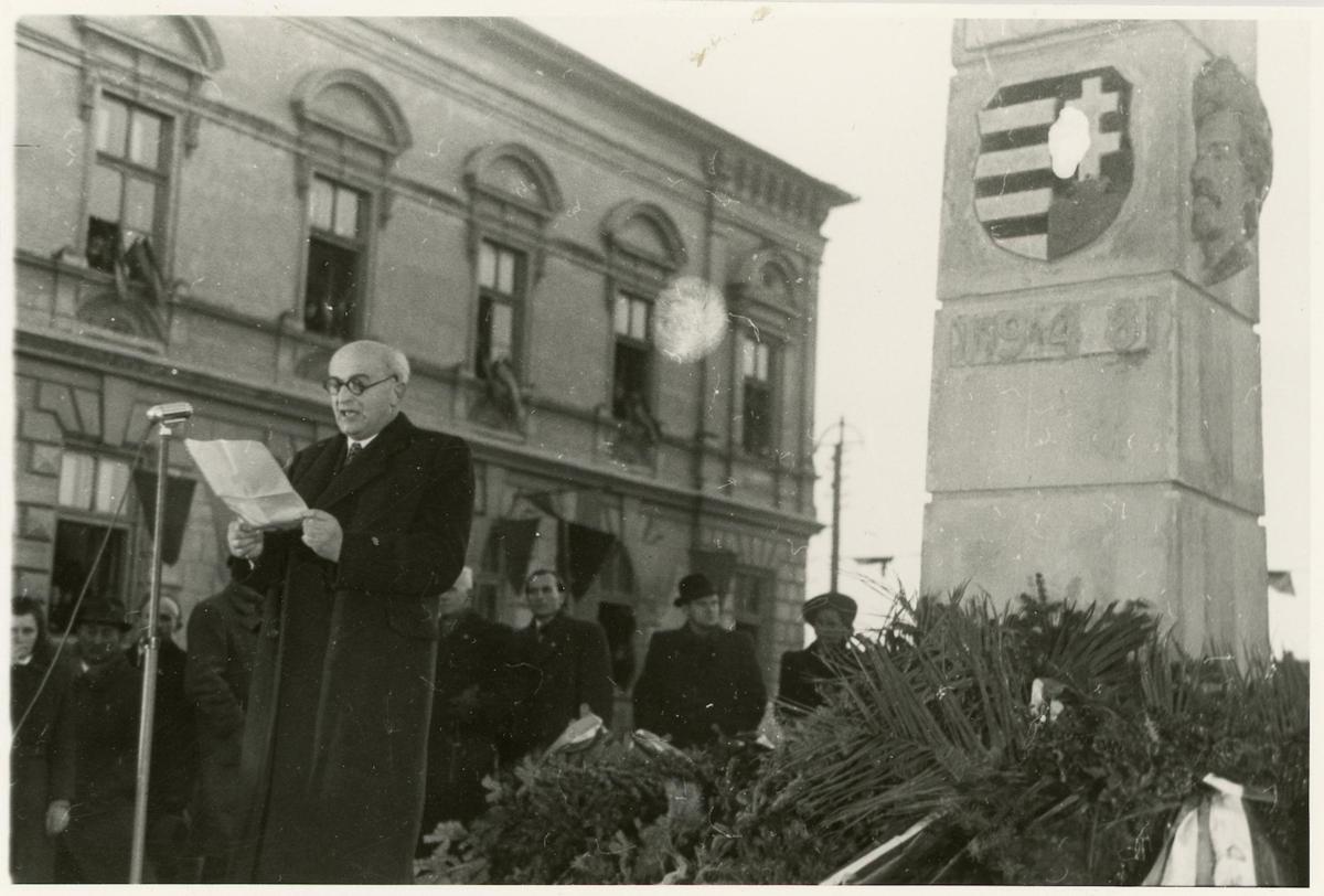 Falus Károly: Petőfi ünnepség Kiskörösön, 1948. | Library OPAC